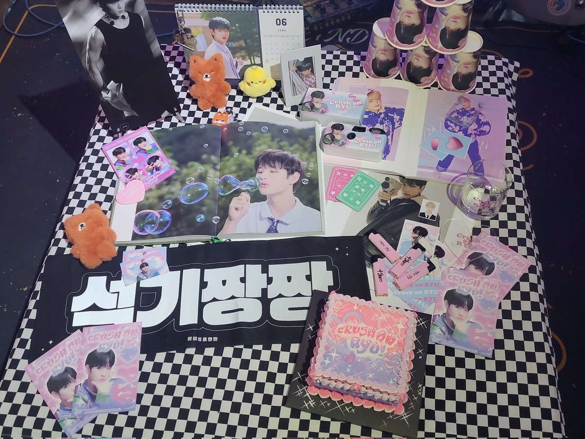 ryunngs_'s tweet photo. 기석이와 함께 행복한 이틀이었습니다♡
기석아 20번째 생일 너무 축하해🩷🩵

#Crush_on_RYU
#기석이랑_꽃길_걷기 https://t.co/UGVnAYomQY