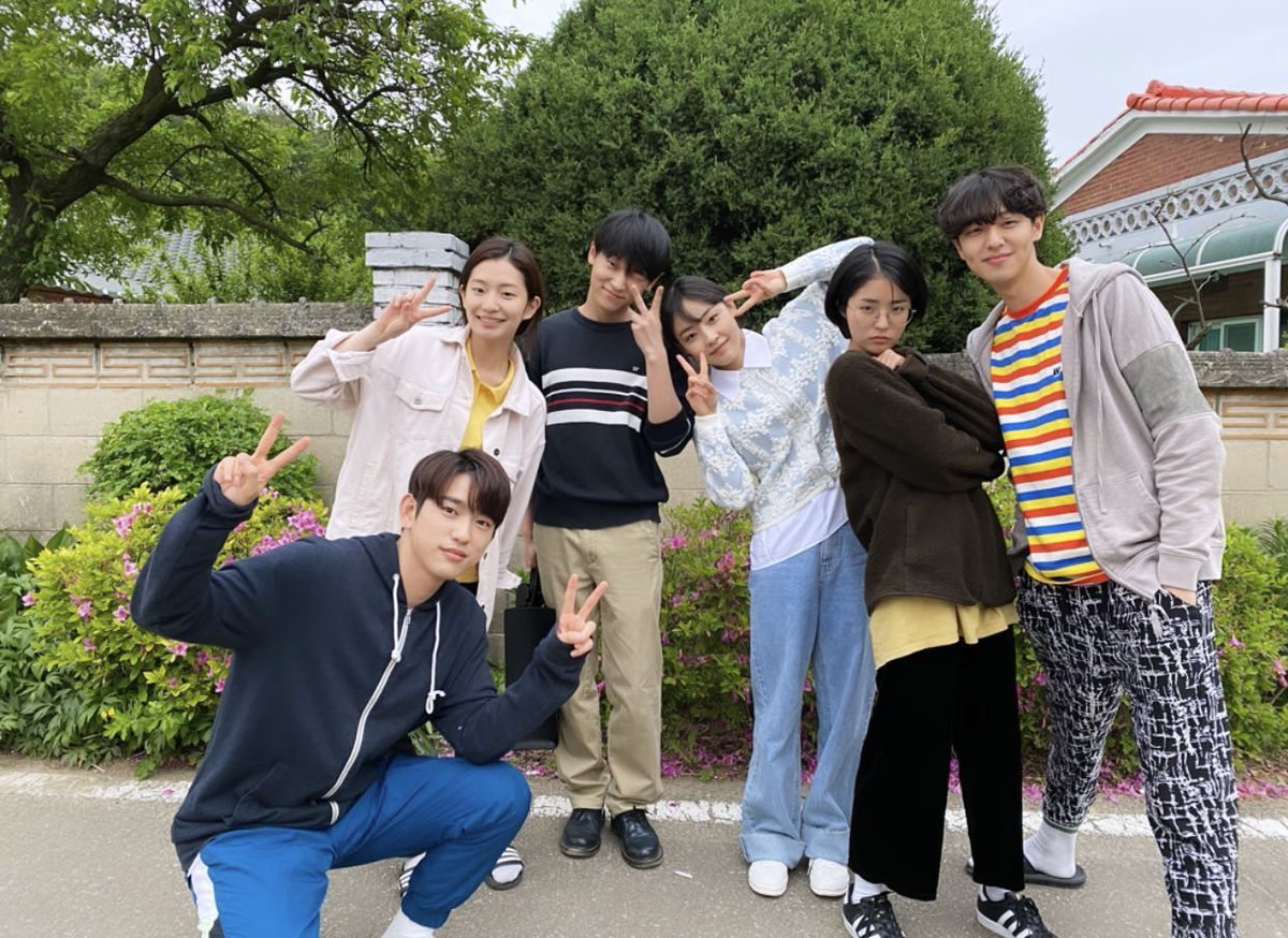 백투더나인티's