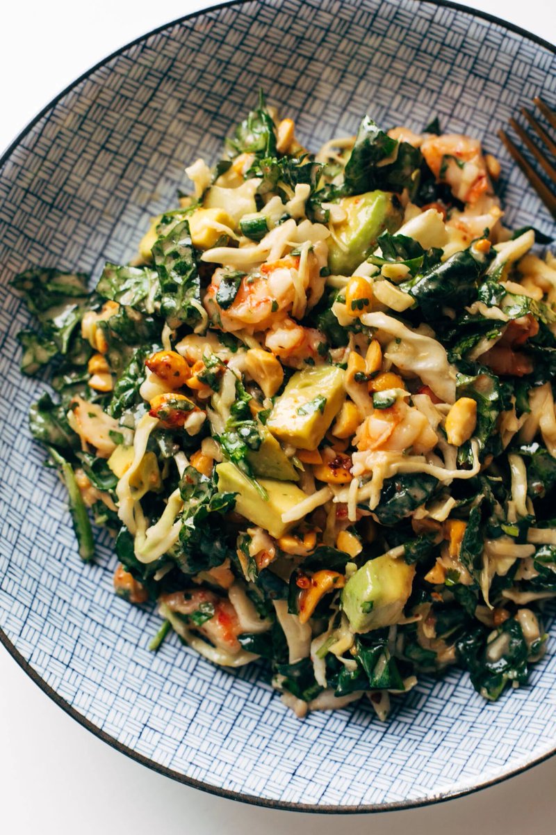 schmoozequeen's tweet photo. Miso Crunch Salad 🥗
Made for springtime! Major crunch for veggies like #cabbage and #kale -- bite of heat from #chiliflavoredpeanuts, chilled #Vegan #Protein of your choice, and the perfect sweet #misodressing #Avocado #GreenOnions #Cilantro  
https://t.co/fR2RU70Jqb https://t.co/gp3Fnr939m