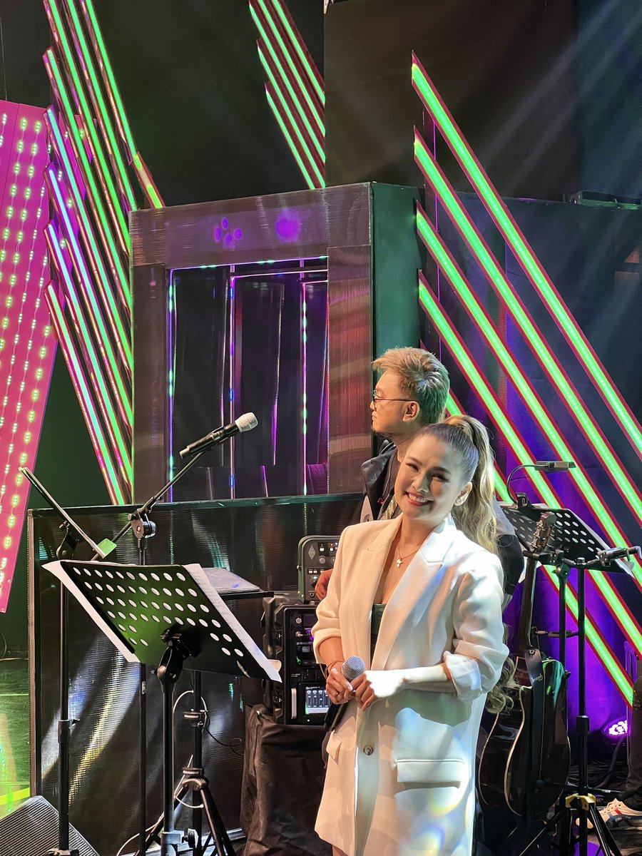 sherynregisreal's tweet photo. Thank you @everybodysingph for having me 🤍🏳️‍🌈 

#SherynRegisALLOUTthe20thAnniversaryConcertSeries #EverybodySingHope https://t.co/3F5ADv4Xl4