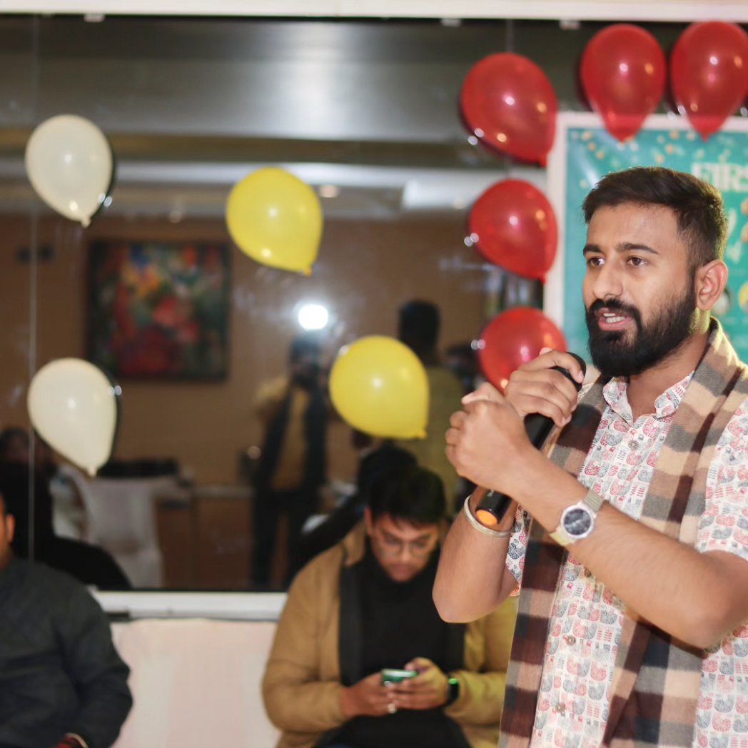 gaurav_mhase's tweet photo. It took me a long time to develop a voice now that I have it, I am not going to be silent...
Glimpses of influencer meet-up organised by @update_bus_bhopal & team
#bloggersmeet #influencermeet #selfmotivation #gauravmhase #socialworker https://t.co/u41iysmcJh