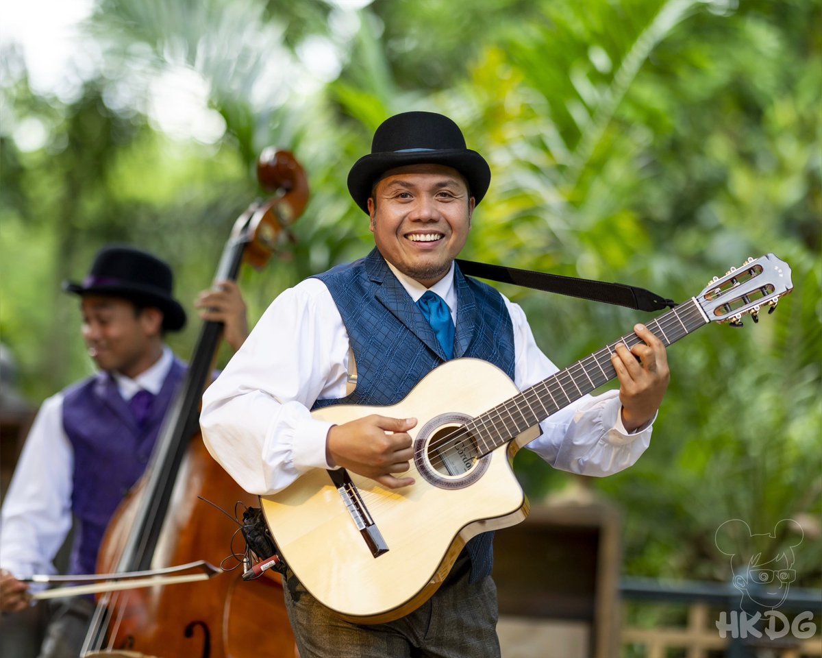 the_hkdg's tweet photo. 🎻Be on the lookout for four talented musicians, who will surprise guests with spontaneous performances at the #MysticPoint Freight Depot, showcasing vibrant sounds from various corners of the globe.

#wildaboutsummer #summersplash #disneysummer  #hkdg #hkdl #distwitter https://t.co/gkqcy6y5MK