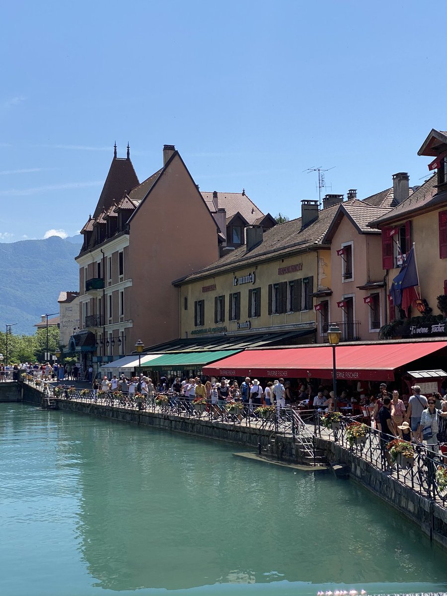 Simply had to!! #Annecy #cheesefondue #FrenchSwiss #travel #labastille #France ❤️🇨🇭🇫🇷🥂🧀