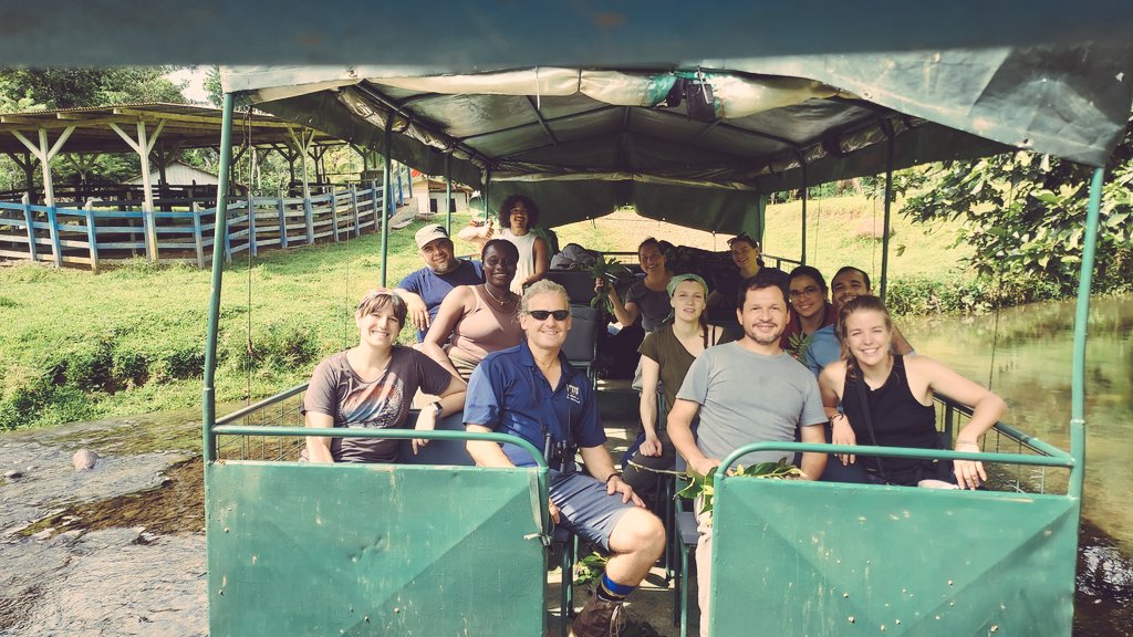 OscarJValverde1's tweet photo. Wonderful experience establishing permanent plots in Braulio Carrillo National Park. Over a thousand trees sampled, tagged, and identified with a great team of IRES students. #TREELab #ICTB #FIU https://t.co/rNY3GTrBqS