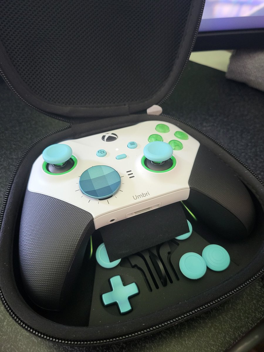 UmbriTV's tweet image. Its so pretty I dont want to use it 😫 #xboxdesignlabs