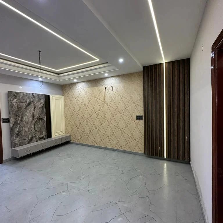 Arrealityoffice's tweet photo. ✅  3BHK + STORE/POOJA ROOM  ✅  SIZE-161 SQ.YD(BOTH SIDE OPEN)  ✅  SECTOR 123-SUNNY ENCLAVE  ✅  NEAR 200FT AIRPORT ROAD  📞991-444-7358📞 📞82640-16191📞   AR Reality #flats  #heels #realestate #bhk #sneakersutiful #apartment #flat #ootd #wedges #sale #arreality https://t.co/PGi6XJYgx5
