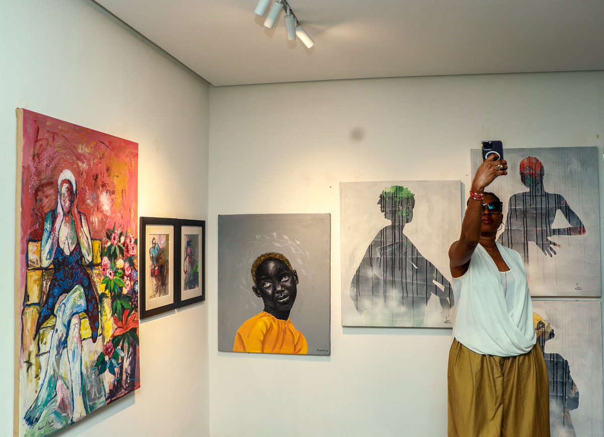 FINAL DAY: iDesign Art Affordable Art Fair. Come and discover works by artists of various skill levels and mediums. 📍: 10 Omo Osagie street, Ikoyi. Time: 12 PM - 8 PM. #sotogallery