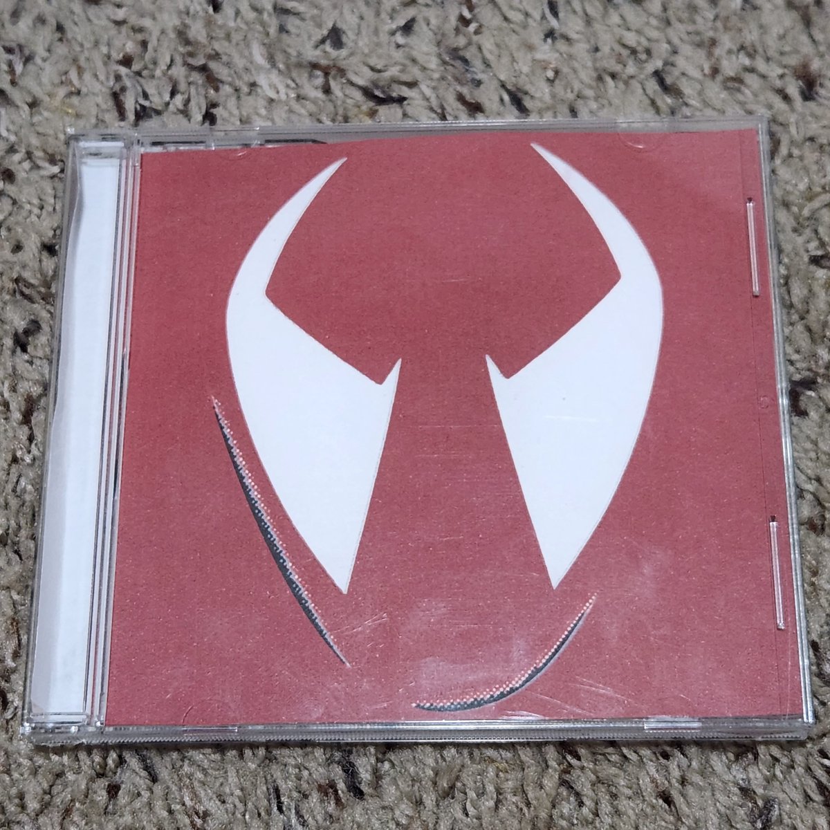 Since there's no physical version of the #SpiderManAcrossTheSpiderVerse soundtrack, I took it upon myself to make some designs to mimmick the variants for the first movie's CD. 
#BenReilly #MiguelOHara #HobieBrown #Spid