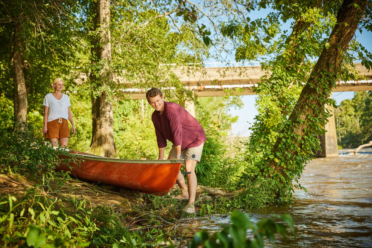 ChathamParkNC's tweet image. It's our favorite time of year to get outside in and around Chatham Park! Head out on the Haw River for a summer paddle and take in the beautiful summer weather. #PittsboroNC #HawRiver #ChathamParkNC