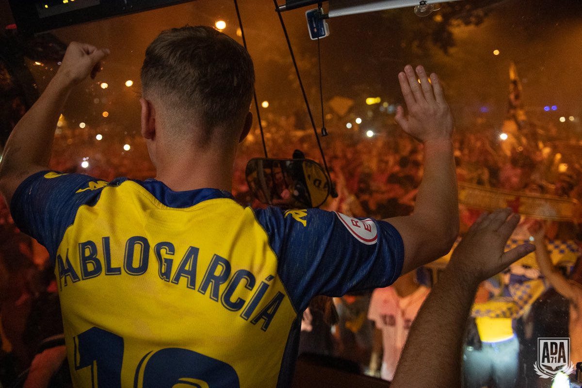 _pablogc11's tweet photo. Lo vivido ayer quedará siempre en mi memoria.

Gracias por dejarme formar parte de esto.

Alcorcón💛 https://t.co/7f2wkdODLP