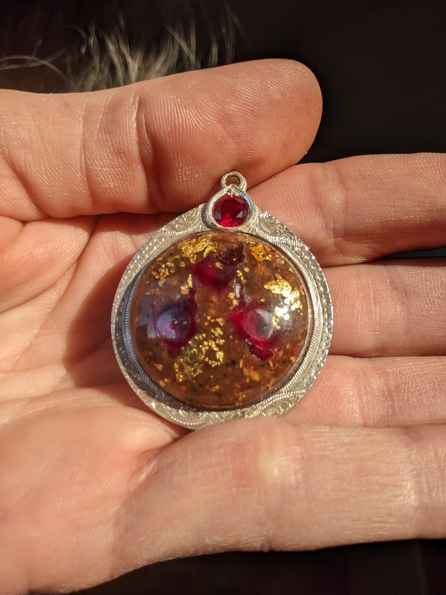 SoapBoxWithRJB's tweet image. Rev's shit is on sale.
20% OFF - Thai Amulets, Cunning Curios, Consultations. The works.