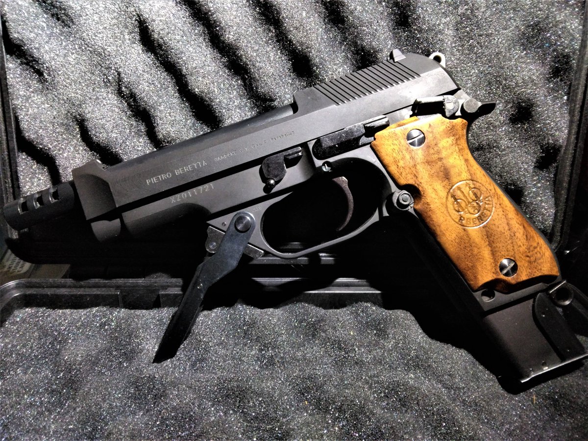 mkb42hmkb42w's tweet image. 93Rの集大成です
KSC　BERETTA93R　システム7ですね！
ベレッタ刻印、造形も美しいです
性能も素晴らしい…
その動きは強烈で壊れそうな勢いです
トリガーの感触も良く…セミ、３点バーストどちらも非常に高い命中精度！
非常に優秀な一丁ですね！
＃KSC　＃93R　＃エアガン