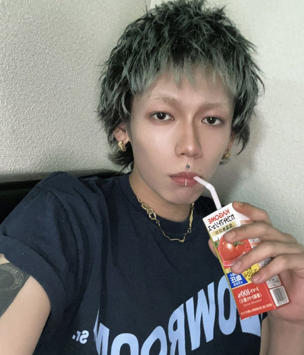 yoshi_f_w_r_r's tweet photo. そね。
ワタシもたまには
そういうの飲まないとなぁ。
カフェイン減らしてるのは偉いなぁ👏
リリース週がんばってくださいな!
TATSUKIくんとの会話がいつも可愛い😆🖤
#Swan
#frowback https://t.co/Vrnqa8Z1zI