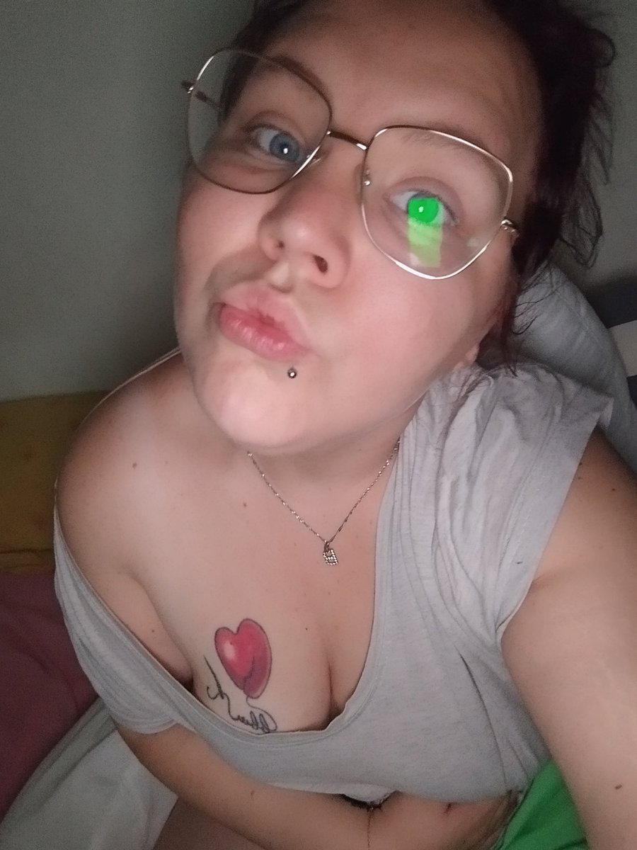 OphelieRondeBbw's tweet photo. Hola les amis , j'espère que vous allez bien avec ce ☀️
Je n'ai pas disparu 😁 juste beaucoup de chose a faire 🤦 comment est-ce que vous allez vous ?! 
Soyez sage mais pas trop hein 🙊 prenez soin de vous
Je vous embrasse 😚 https://t.co/3r4FFxG4x4