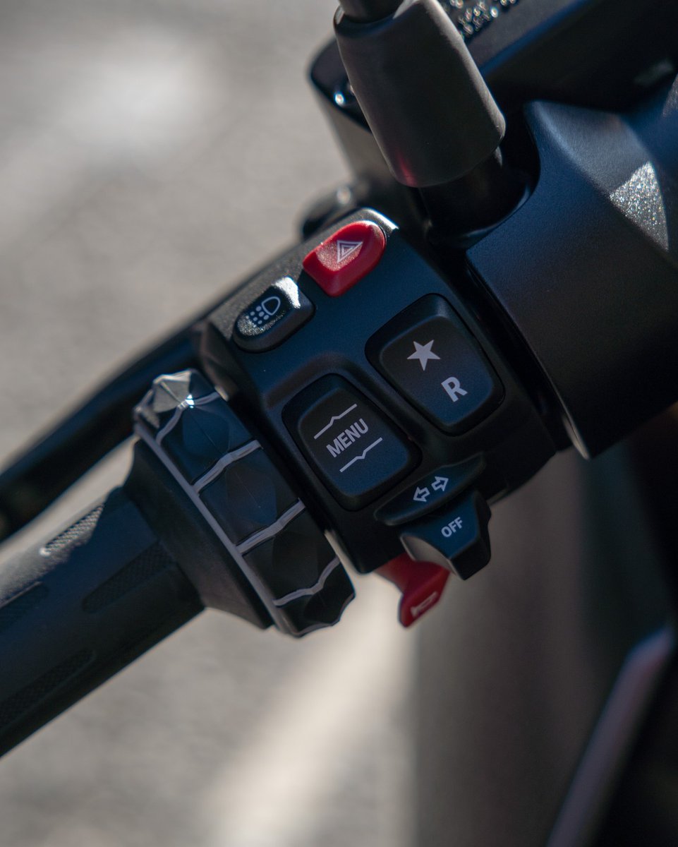 BMWPL_Bikes's tweet photo. Full of energy, efficient and with zero emissions. With the 10.25” TFT colour display, practical Side Loading compartment and comfortable Pro seat, the BMW CE 04 is the ultimate companion for your everyday adventures.

#bmw #motorrad #bmwmotorrad #bikes https://t.co/gP81EkKo1Y