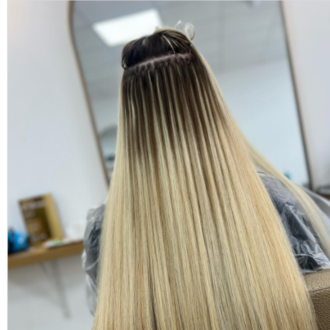 RemiCachet's tweet image. Clean sections = comfortable 🙌

#liftthelid on #SuperStylist Wendy @hairofdreamsltd with this Nano Tip application.  

#nanoringhairextenions #prebondedhair #remicachet