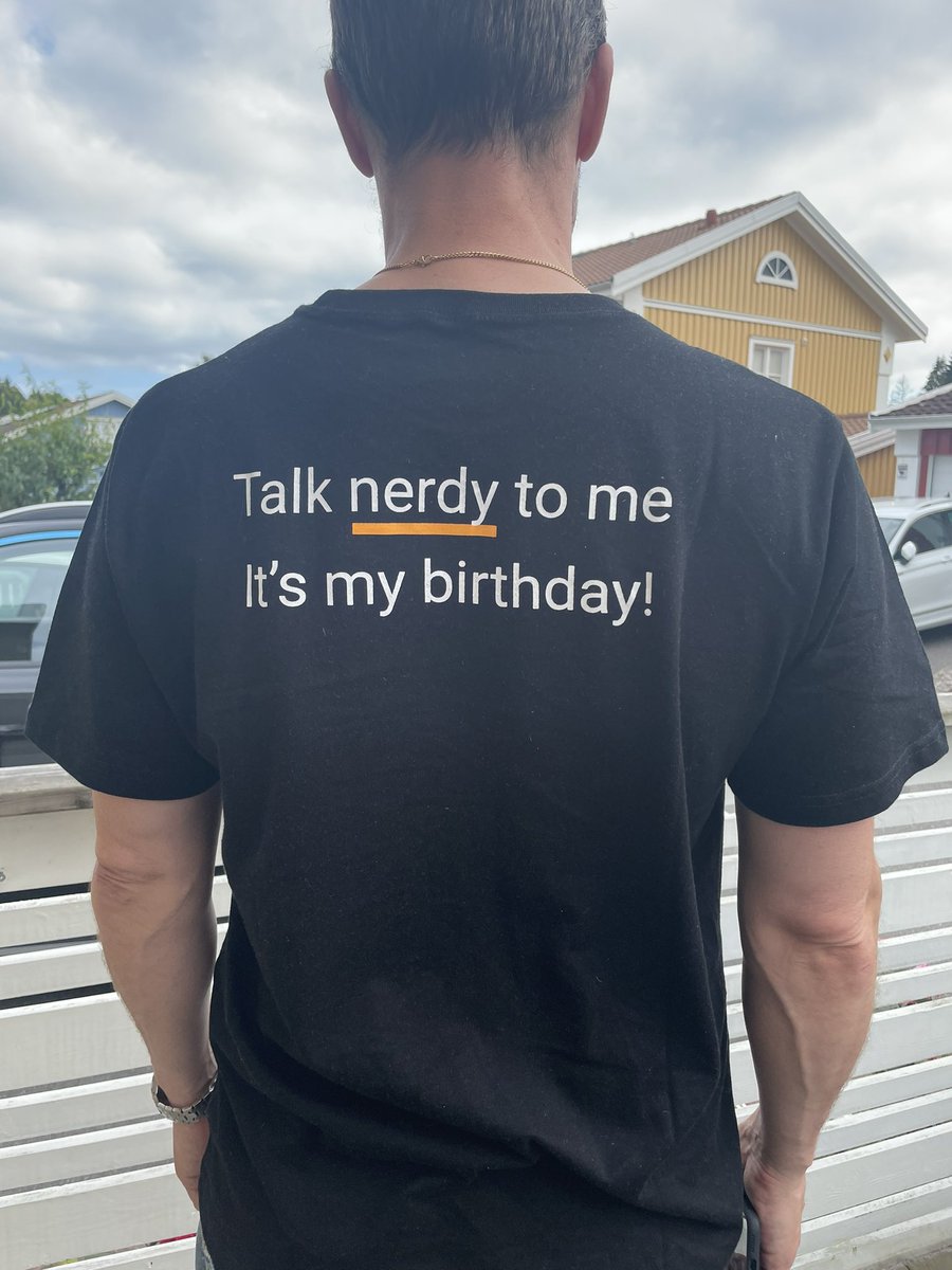 ConnyDrivemark's tweet photo. Many thanks @kordzglobal for this lovely T-shirt for my birthday. It was a success 😀 #kordz #kordzcable #kordzcables https://t.co/AisA2l9HBX