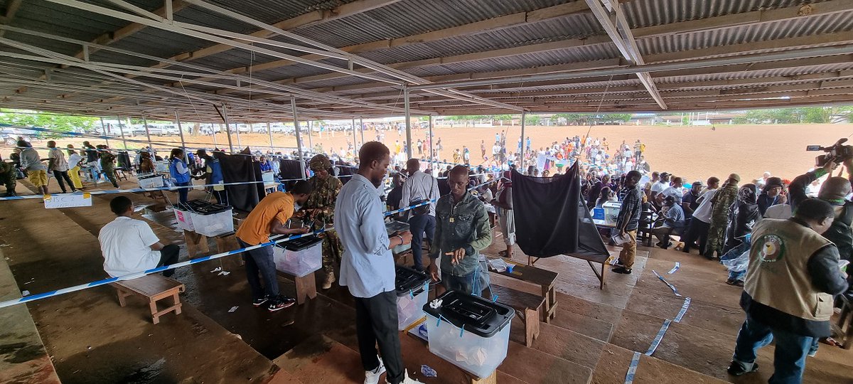 Sierra Leoneans go to polls to elect President, MPs, Councilors...ecowas.int/sierra-leonean…