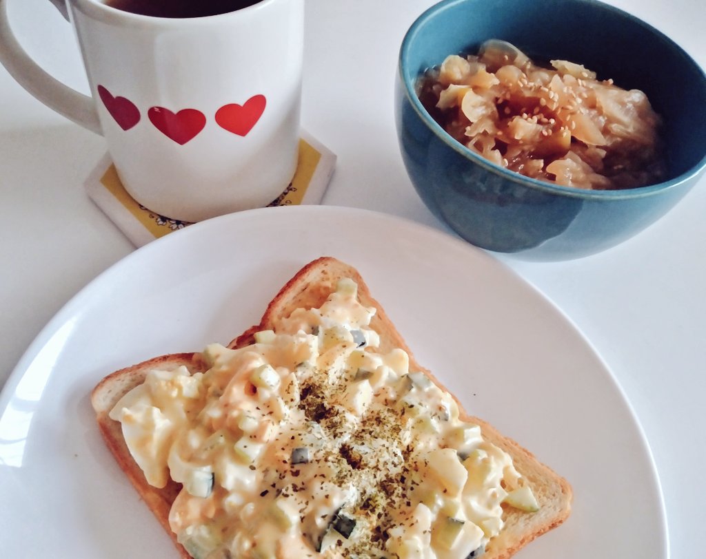 夕ごはん。　#おうちごはん
たまごペーストに入れたキュウリのみじん切り、水切り甘かった😅 https://t.co/KlGUnXQCZH