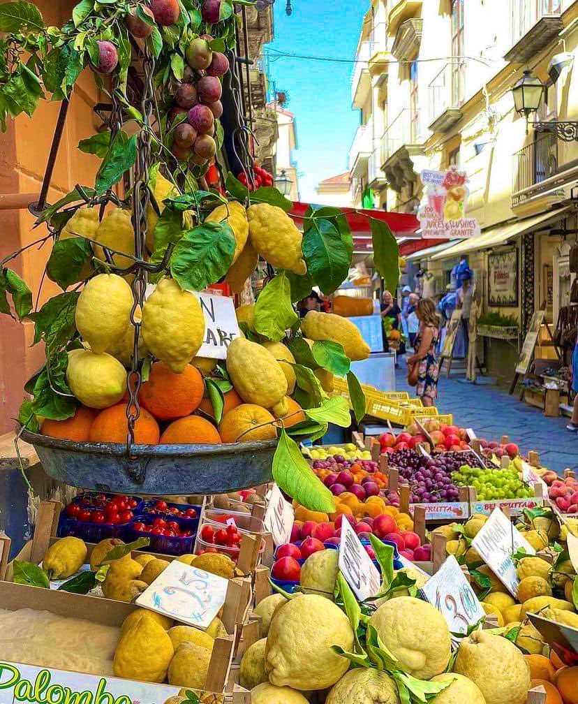 Fruit corners in Sorrento.. Italy 🇮🇹