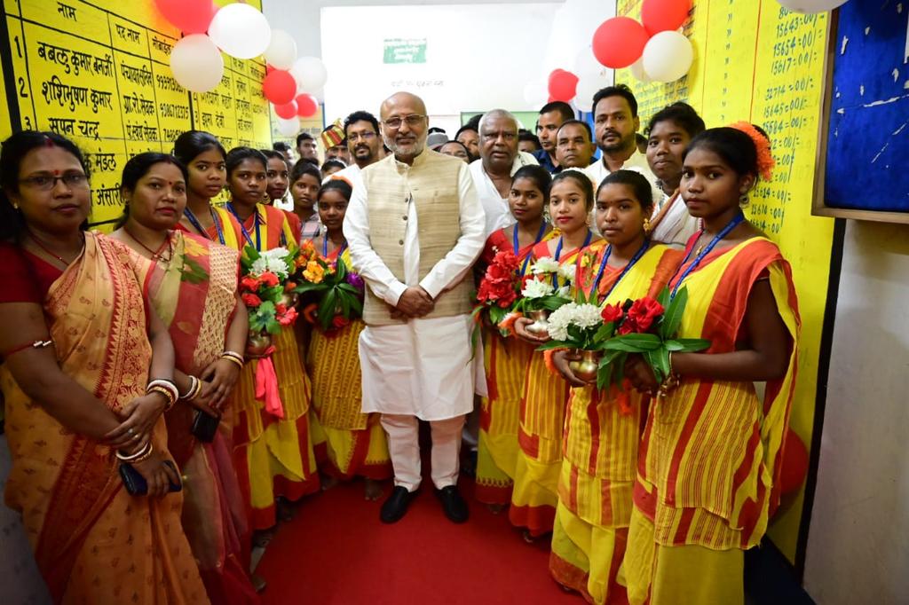 धनबाद में राज्यपाल ने ग्रामीणों के साथ किया संवाद-Governor interacted with villagers in Dhanbad