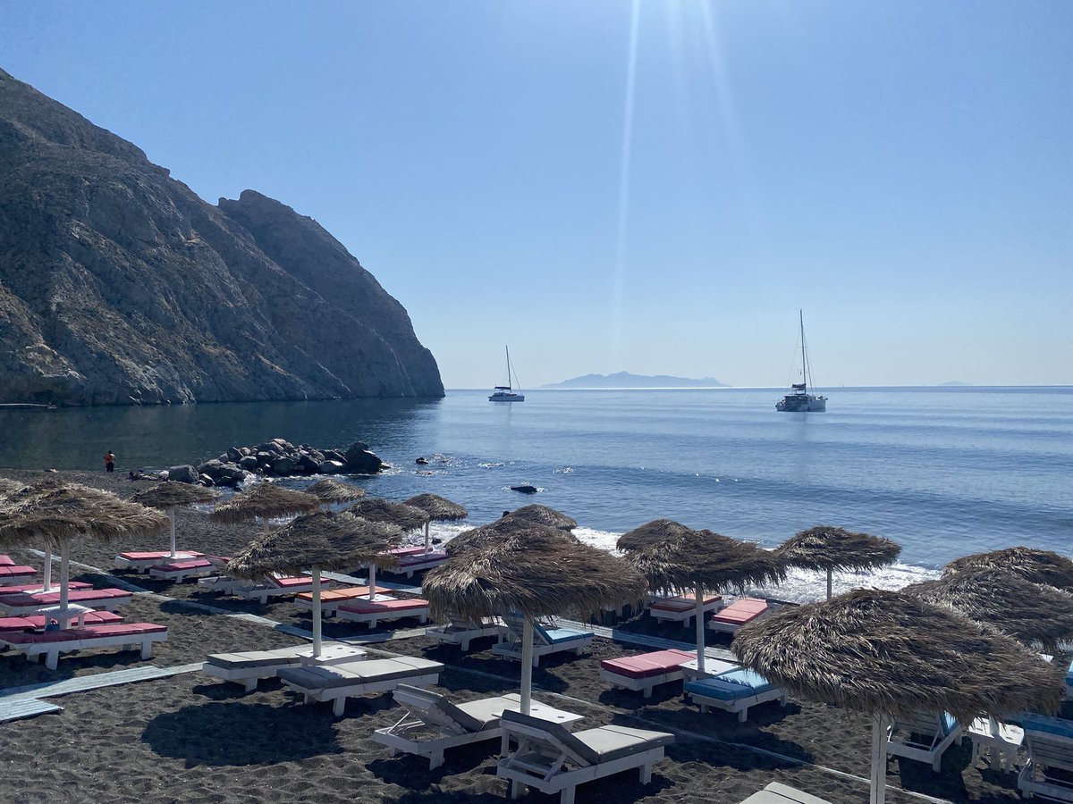 ScottBrookes1's tweet photo. Chilled out day on the beach 🇬🇷✈️☀️
#perissa #santorini #Greece https://t.co/ABeO2JHmYV