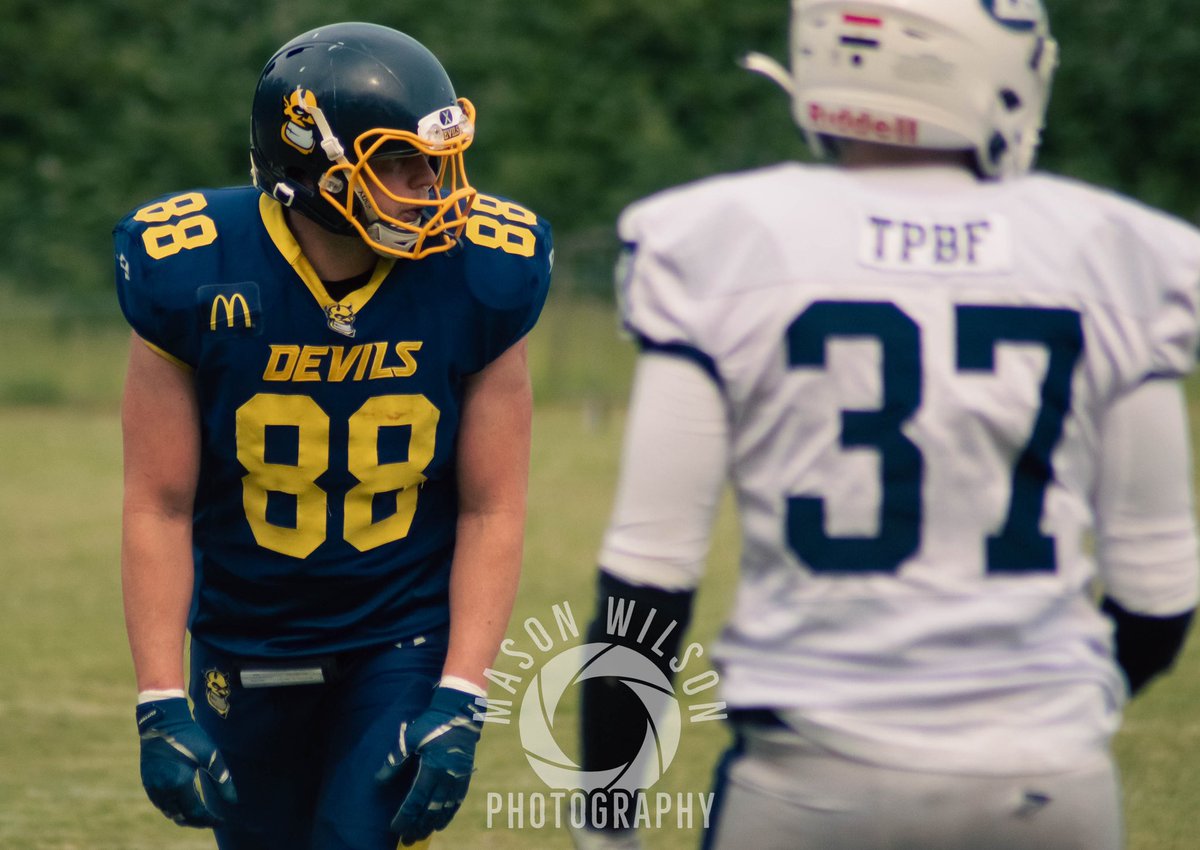 CharlieKeohane's tweet photo. Ohhhh it’s gonna be a hot Game Day today playing in full kit.…🥵
Finsbury Park, North London - 2pm the Devils take on the London Blitz.
Should be a cracker!
Have a great Sunday all ☀️
#bafa #britishamericanfootball #88 #DevilsOn3 https://t.co/6ShVcEmSJL