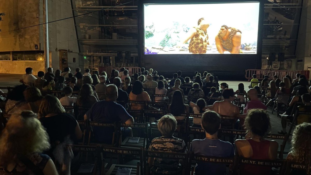 Blanes_cat's tweet photo. Notícia: @Blanes_cat programa el 5è #CinemaalsBarris amb 6 projeccions gratuïtes S'estrena el 27 de juny amb #Canta2 i la seguiran #CinemaParadiso #Minions #Alcarràs #Ainbo’ i 2a part #TopGun de #TomCruise
https://t.co/rUGLirFpQk
#barris
#participació
#BlanesArranDeMar https://t.co/CQdxlILLM0