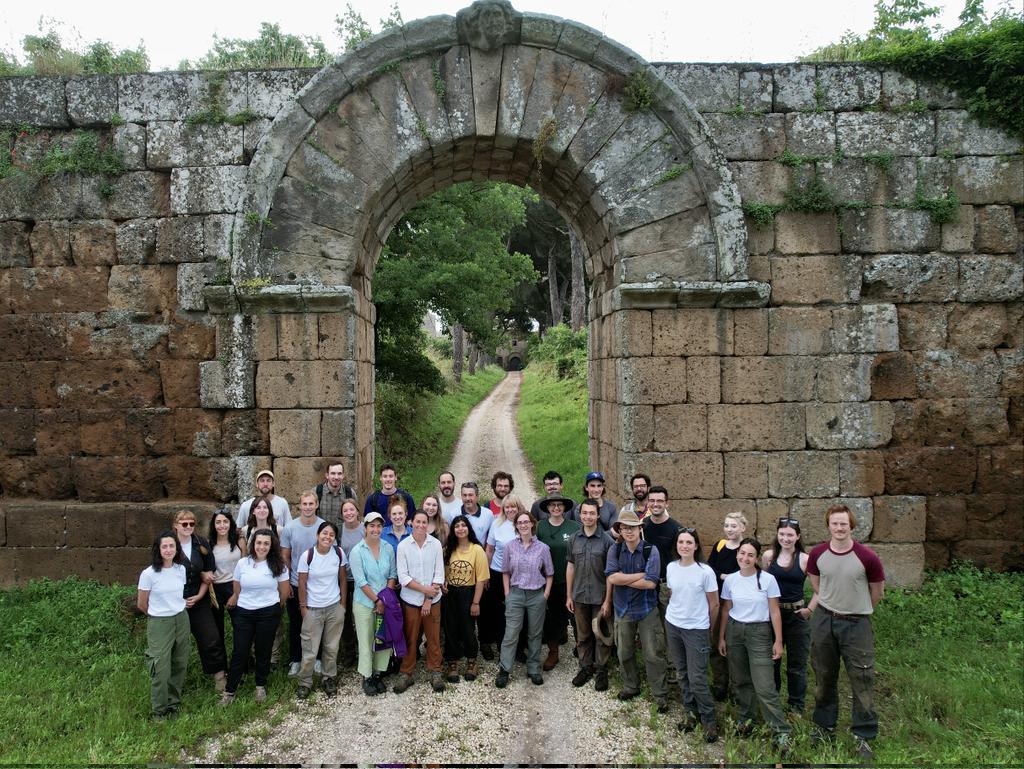 What a site, what a team!! Proud to be part of this project <a href="/FaleriiNovi/">Falerii Novi Project</a> <a href="/mm_andrews/">Margaret M. Andrews</a>.