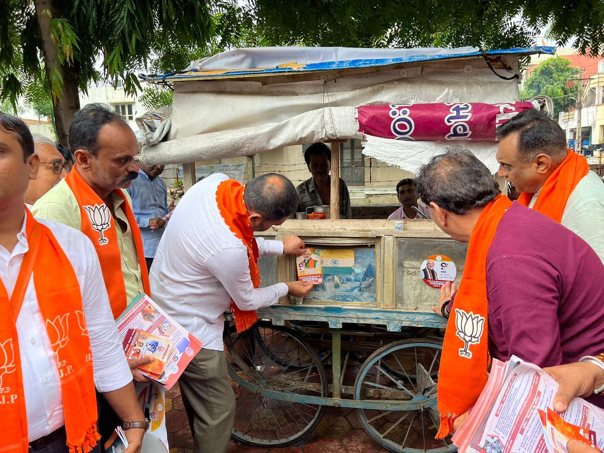 Miteshbhaibjp's tweet photo. મહામંત્રી શ્રી સ્વપ્નિલભાઇ પટેલ, મહામંત્રી શ્રી અમિતભાઇ ઠાકોર, નગરપાલિકાના કાઉન્સિલરશ્રીઓ ઉપસ્થિત રહ્યા હતા.3️⃣ #9yearsofseva #SamparkSeSamarthan #vikastirth #MeraBoothSabseMajboot https://t.co/XfzWJNjpIt
