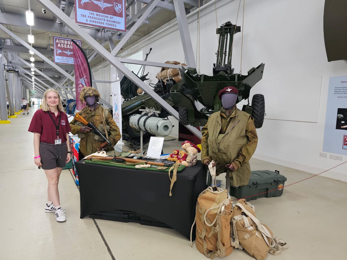 Continuing the #ArmedForcesDay celebrations today at the Duxford Air Show. Come and say hi or take a break from the sunshine, and head into Air Space to say hi to the wonderful team from @AirAssaultMuse who can talk you through some incredible Airborne history.