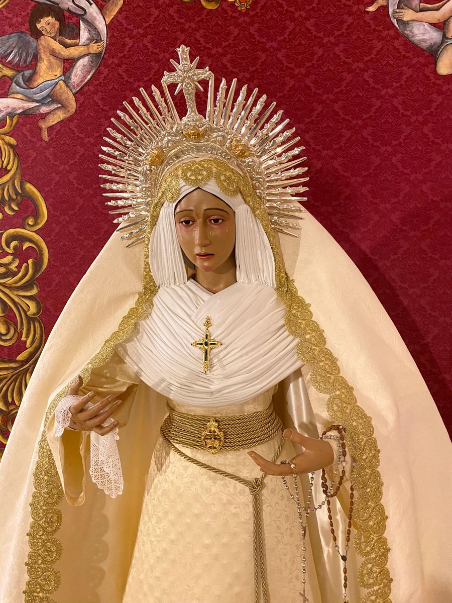 Ya se encuentra María Santísima de la Esperanza ataviada para el tiempo estival.
•Vestidor: Antonio Hidalgo.

#50añosdePiedad 
#EsperanzaNuestra