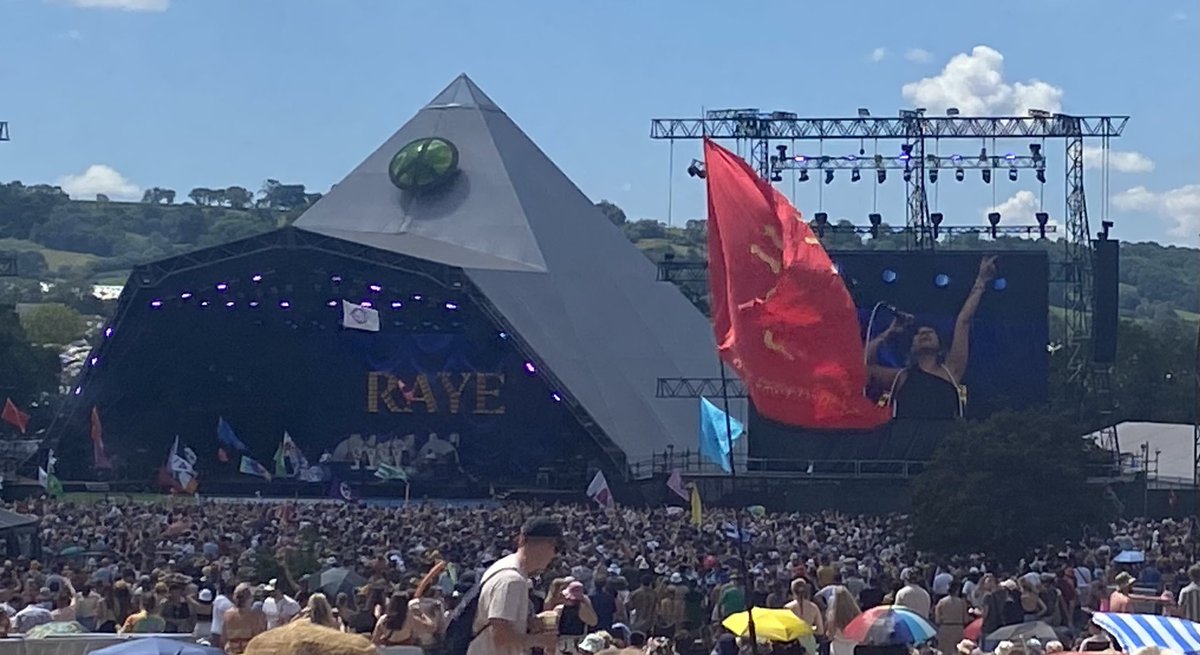 GlastobabeParks's tweet photo. What am amazing woman. So strong through adversity. Fabulous singer, amazing set. #glastonbury2023 #strongwomen #Raye https://t.co/PiSKDaCD3l
