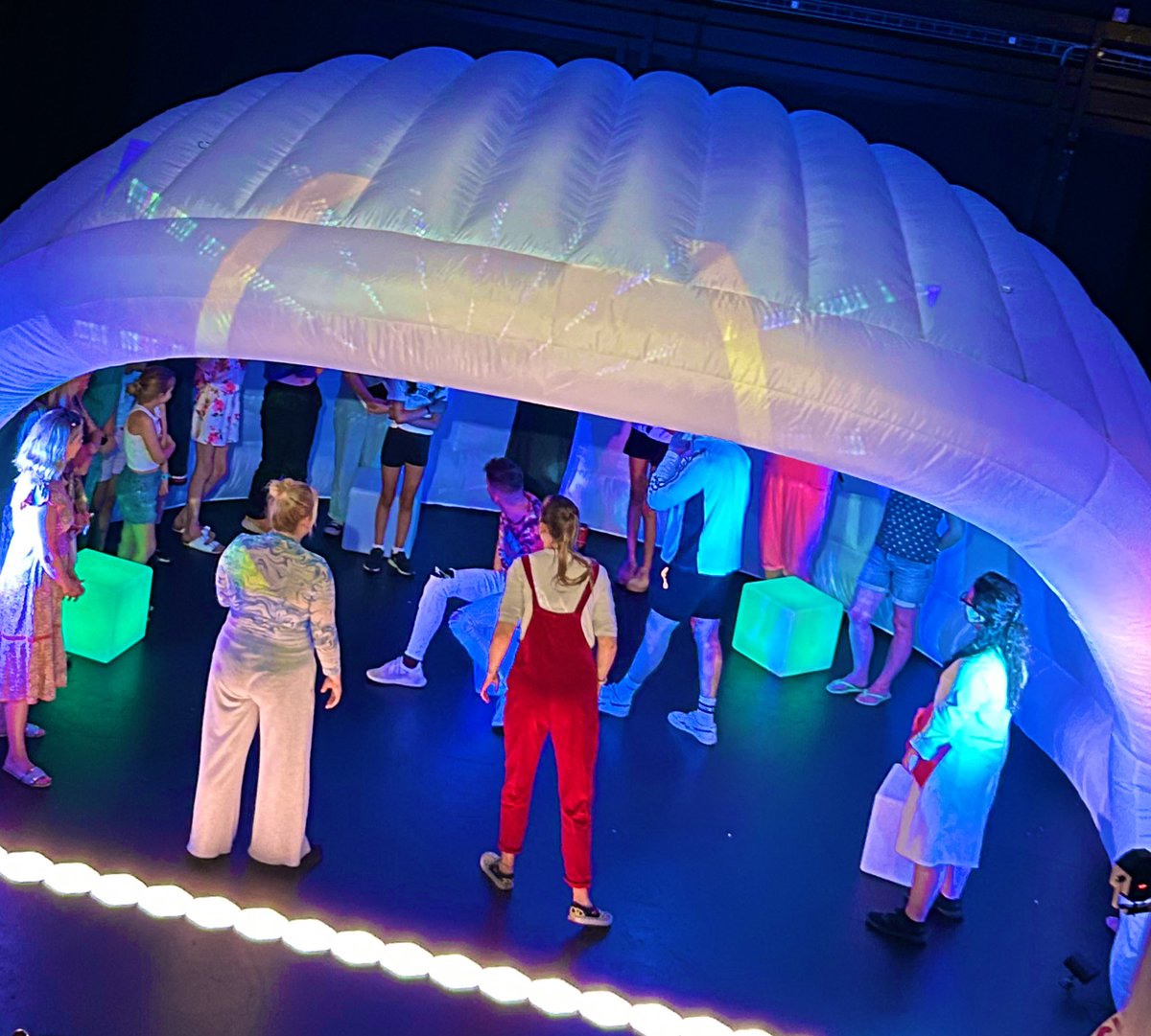 We had the best day at What’s Next Southampton? An awesome #youthled festival for children, young people & families. 

We loved performing #YourBrainExplained @MASTStudios & meeting lots of young people as they stepped into our inflatable brain dome! #WNSoton @ConnectingSoton