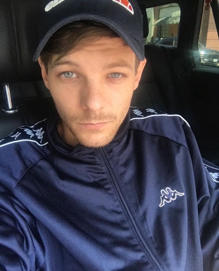 L Tomlinson tweet media