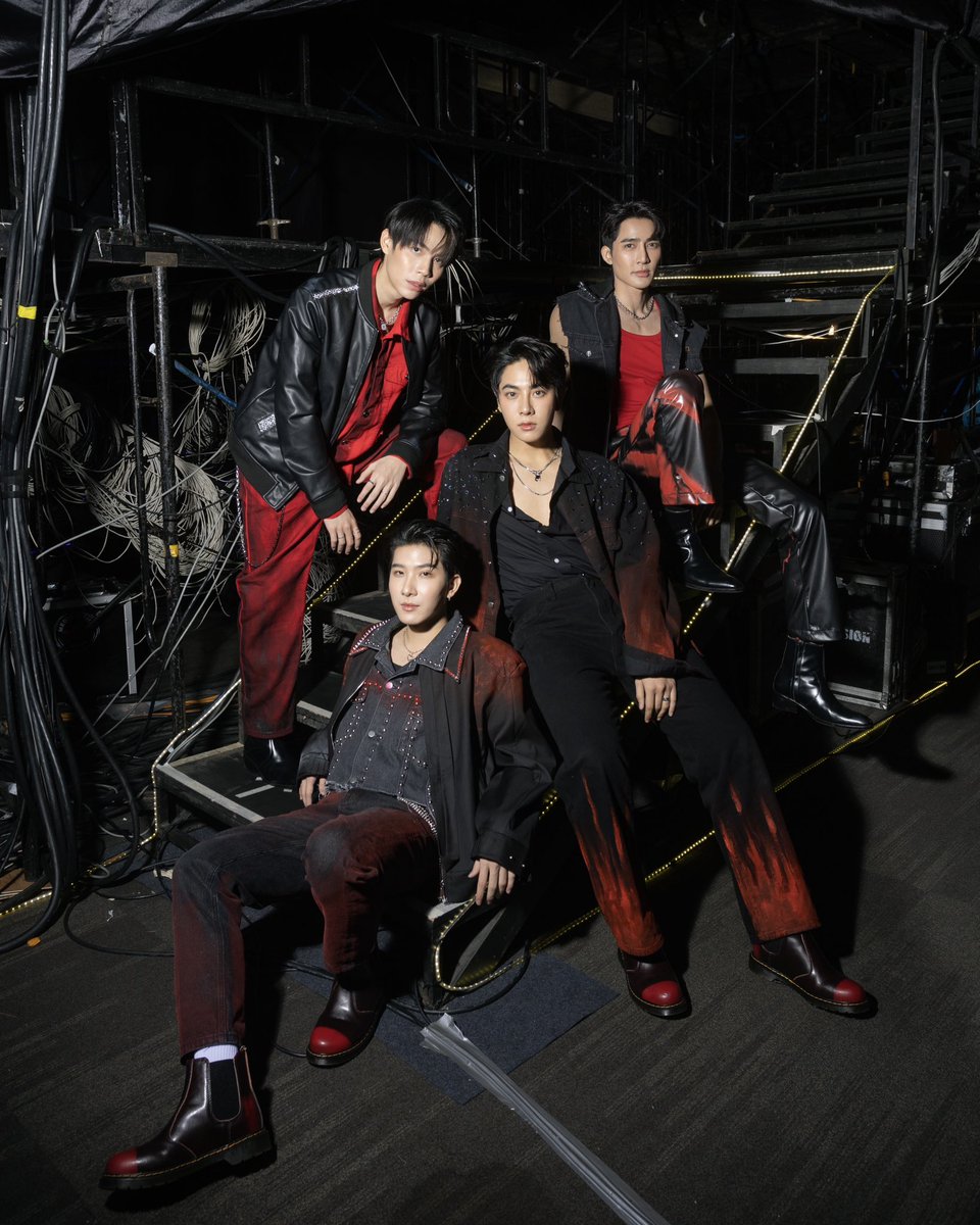 GMMTV's tweet image. DAY-2 IS ON FIRE 🔥🔥#LOLFanFest2023D2 

LIVE STREAMING TICKETS FOR TODAY SHOW ARE AVAILABLE UNTIL 4 PM 
BUY TICKETS 👉🏻 bit.ly/3KQze9K

#LOLFanFest2023
#GMMTV