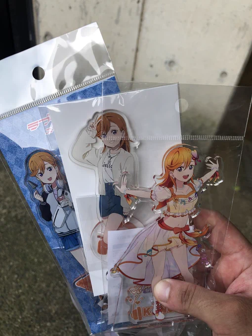 いや、あの、言い訳をさせて下さい… ゲマ秋葉原でスク感澁谷アクスタ売り切れててお財布君は『ホッ』としたんです。そしたら原ゲマでまさかの在庫有りで気がついた時には1650円無くなってて、代わりに澁谷のアクスタが手に……なぜ…………(ちょっと期待してた、嬉ちい)