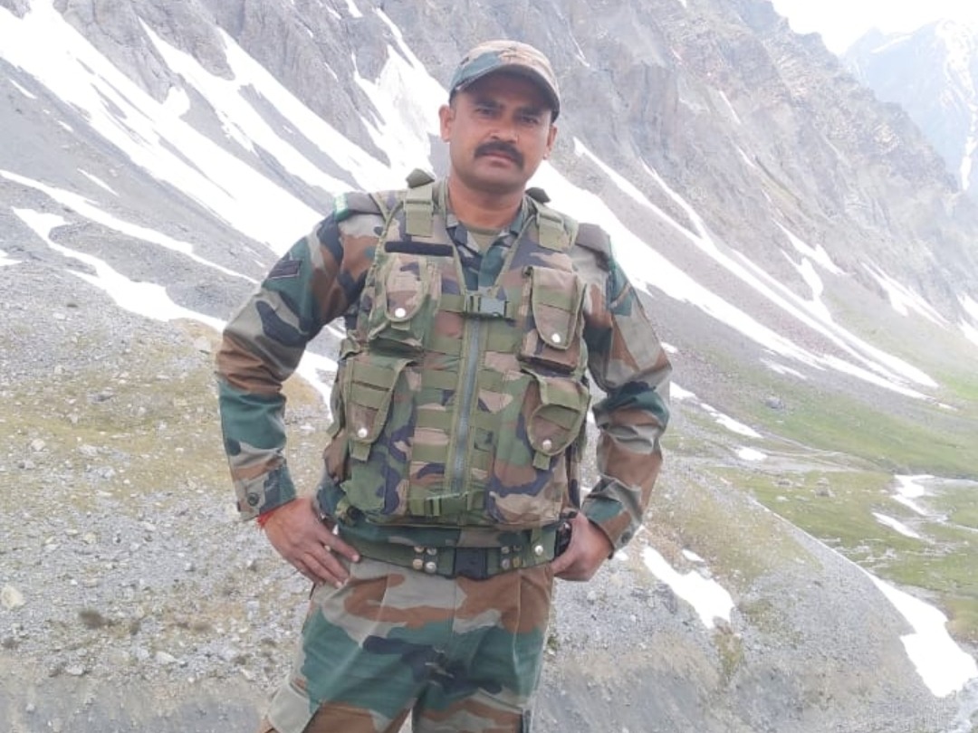 samajwadiparty's tweet image. अत्यंत दुखद!

लद्दाख में देश की सेवा करते हुए कानपुर के लाल भारतीय सेना के जवान श्री विनीत यादव जी वीरगति को प्राप्त हुए।

शोक संतप्त परिवार के प्रति गहरी संवेदना।

शत शत नमन एवं भावभीनी श्रद्धांजलि।