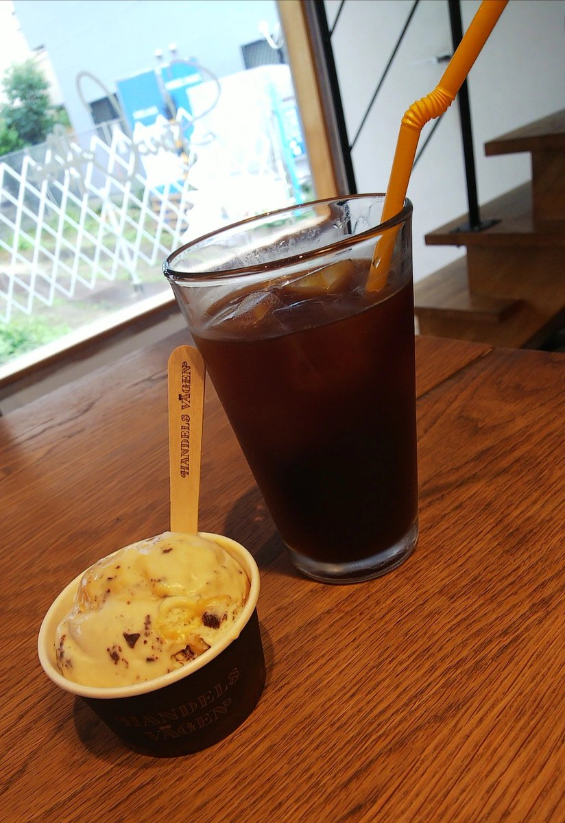 yanagi092's tweet photo. 今月３週連続週末はここに😂
2階建てで2階は色々なPOP UPもしててcoffeeやドリンク飲みながらゆっくり見るのも👌
デザート＆アイス🍨もあるよ🙆

#福岡
#渡辺通
#stereocoffee 
#長崎ヴェルカ
#ヴェルカcoffee部 https://t.co/R65fIQhk49