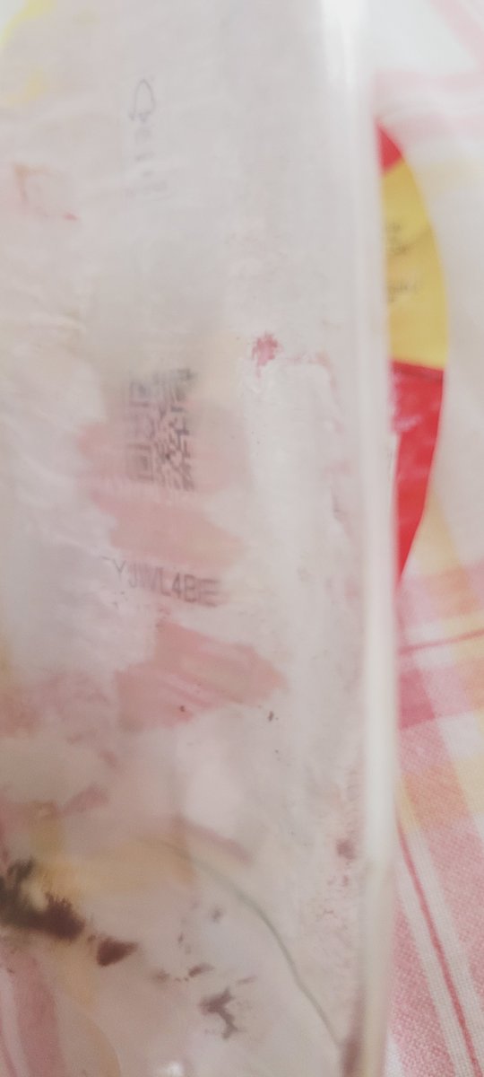 Astrid2488's tweet photo. @Nescafe_ES esto tiene que ser un chiste, alguien me explica cómo c@&amp;€ se despega el papelito si le echan más pega que a cualquier otra etiqueta sin promoción 🤬🤬🤬 https://t.co/SJegBCPFui