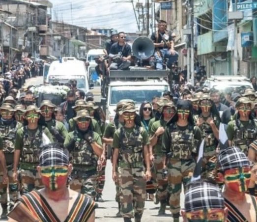 Anyone seen this?Happening in #Manipur NE India 🇮🇳 since 3 May 2023.Worrying images circulating past 24 hrs show how “heavily armed,” ppl dressed in “military fatigues”& openly march in public spaces.This #Manipur has NEVER seen before ⁦@PMOIndia⁩ ⁦⁦@SangmaConrad⁩