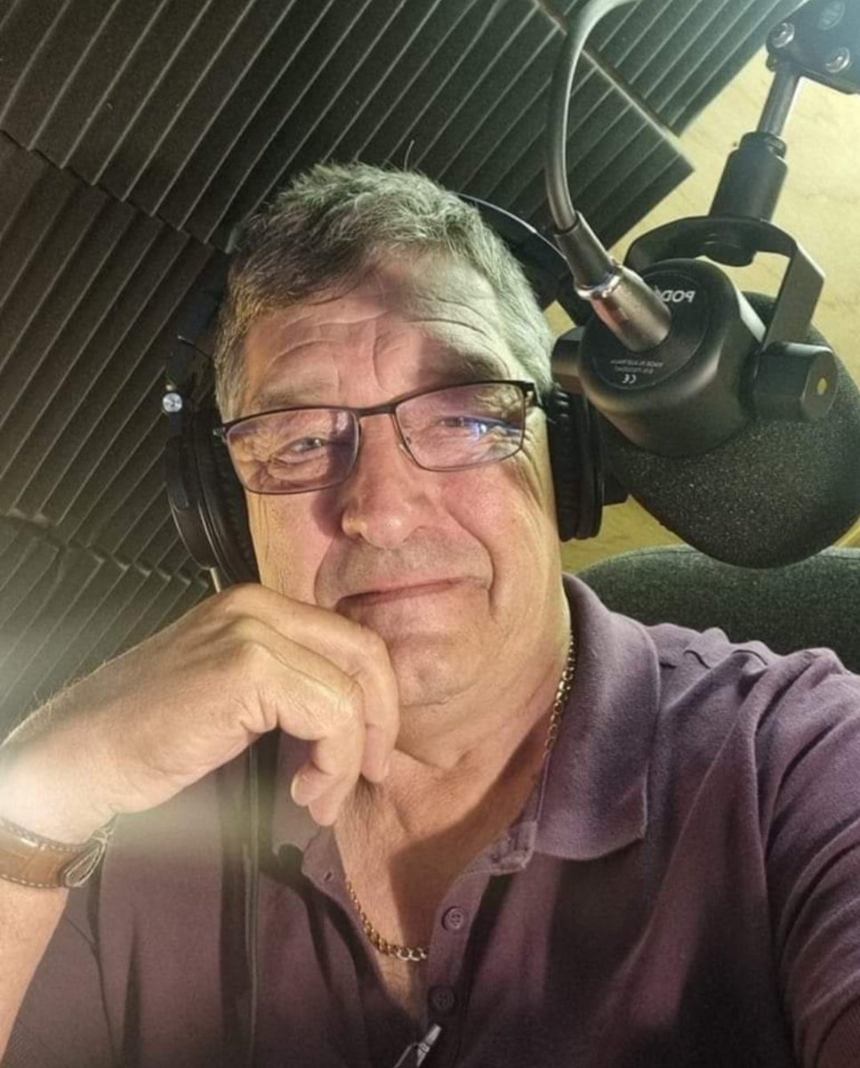 bobradio2's tweet photo. Busy times in my home studio over the next few days 7 shows to record and jingles to make for radio stations and presents 
What a life I live Motorsport Trucking and Radio work 

No I am not lucky I have worked hard all my life to make this possible https://t.co/x3fSaCsgIi