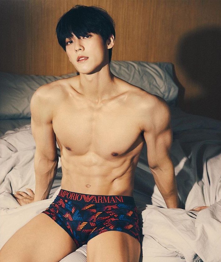 throwabra's tweet image. Not wanting to get out of bed until someone come and make the bed even messier with me