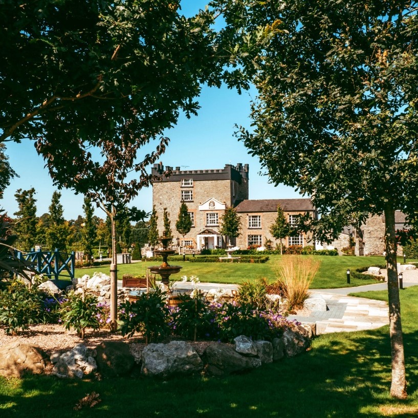 #weddingvenueireland #darvercastle #castlesofireland #irishwedding #castlewedding #weddingvenueinspo #weddingceremony #weddingplanning #weddingvenuelouth #castle