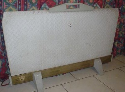 DURITZ79's tweet photo. My parents had one of these heaters in their bedroom and I used to hang all my school clothes on it to get warm before getting dressed in winter. All while watching ‘Grootbek en Katvis’ and eating my post toasties. #throwbacksunday https://t.co/bLJrqS6XP1