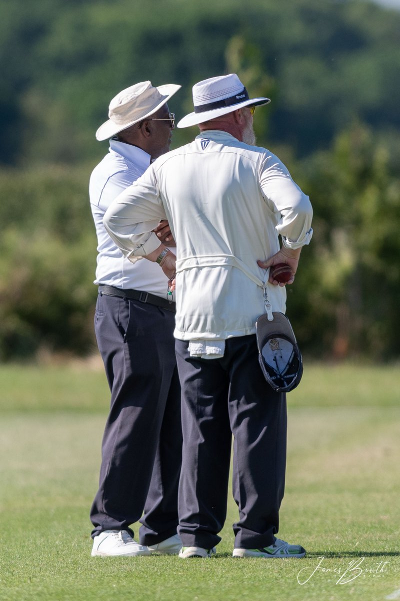 As with any sport that I cover, lets not forget the army of people that give up their free time midweek and at weekends to allow many sports to take place. 
@WEPLCricket @swsportsnews #SWCricket #rwbcc #freetosee #WiltsCricket #RWB @RWBSN @rwbsa #umpires