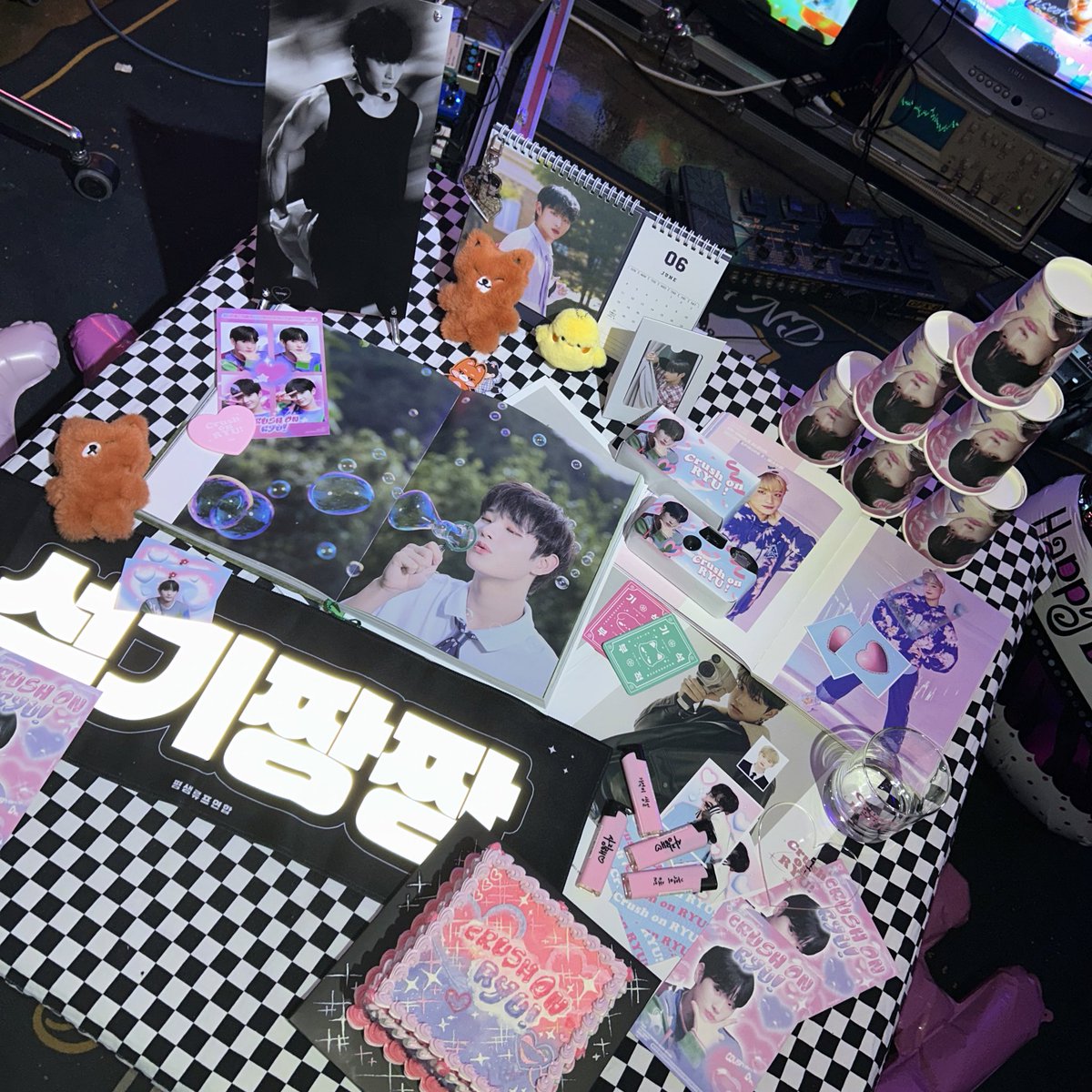 zzickranghae's tweet photo. 기석이 생일 너무 축하했어 💕
기석이가 항상 행복했음 좋겠어~ 사랑해! 

#기석이랑_꽃길_걷기 https://t.co/Y5fibLp1al