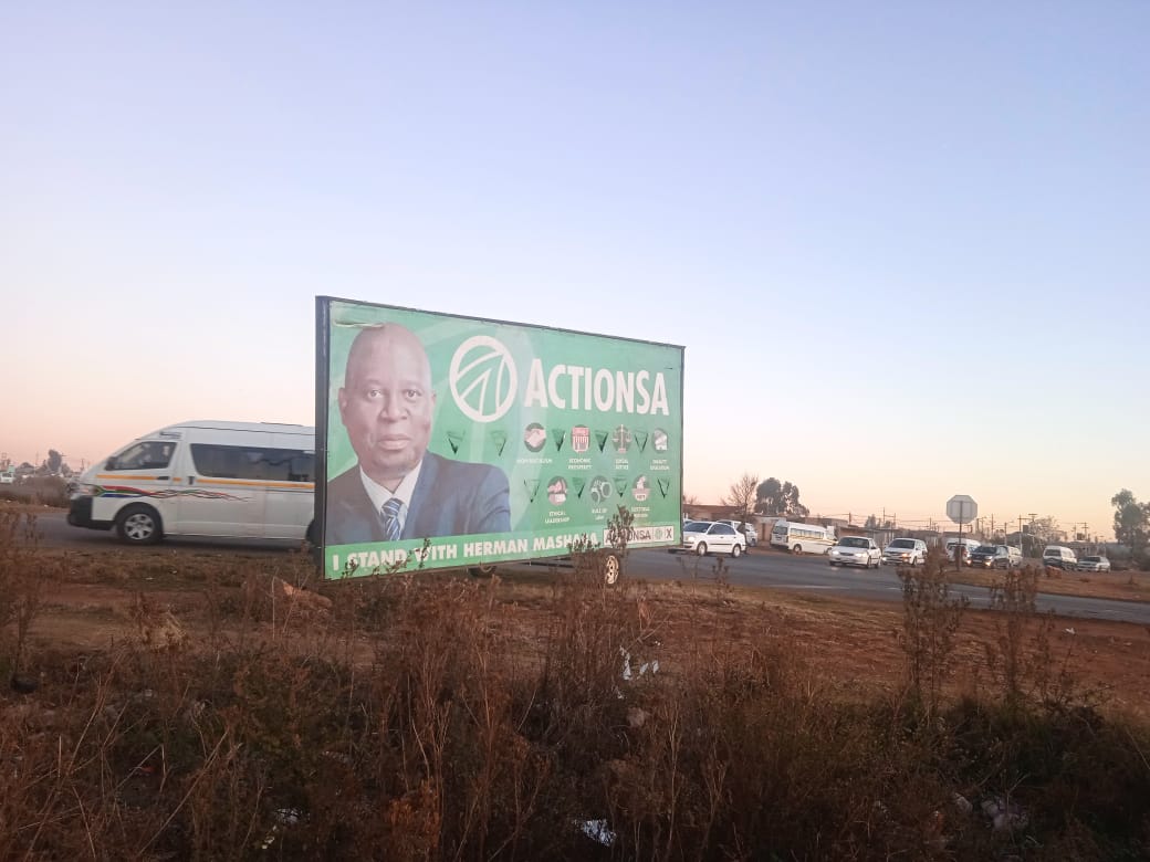 CannyNesh's tweet photo. Breaking News: @Action4SA President @HermanMashaba together with the Provincial Chairperson,  @Funzi_Ngobeni have arrived in Ward 7, Ennerdale. They are accompanied by Johannesburg Regional Chair @Emmah_More together with @ActionSA_JHB councillors.  It's done, we are winning.... https://t.co/HX8u9UJpKW