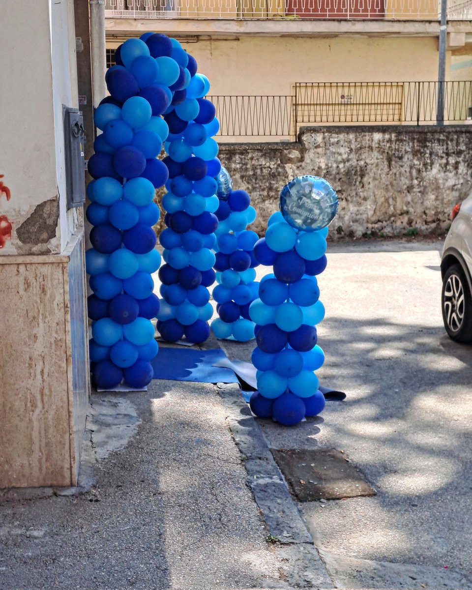 All'insegna del riciclo, del buon recupero materiali, per salvare il pianeta, qua stiamo convogliando gli addobbi scudetto sulle prime comunioni.

#Giugliano #napul3 #napolicampione #riciclocreativo