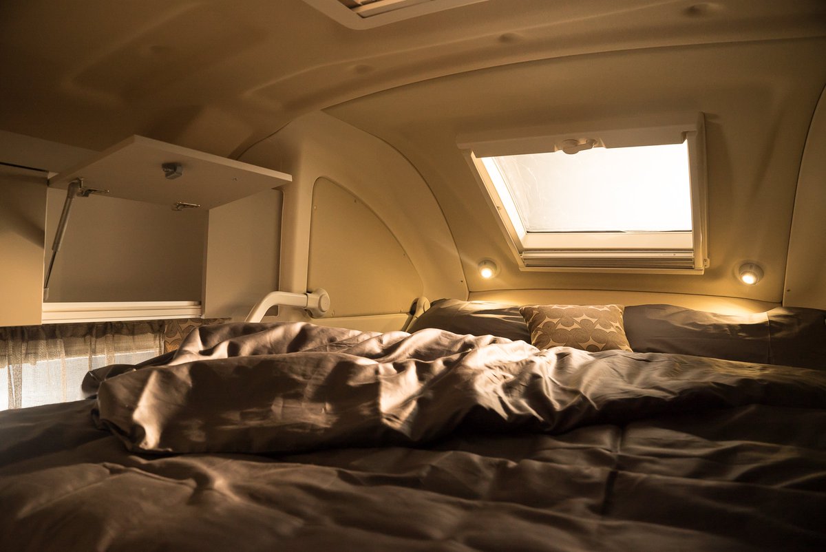 Wingamm1's tweet image. OASI 610 M | 6 meters of comfort and elegance

Double bed, spacious dinette and bathroom with separate shower in only 6 meters of comfort and elegance.

Watch the video tour: lnkd.in/dUJqvTHj

#wingamm #rvlife #compactvan #travel #lifestyle #glamping #outdoor